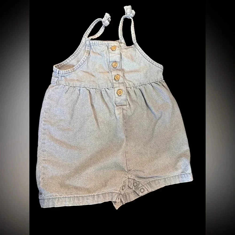 2 Carter’s Rompers. Size 9 month